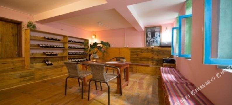 大理古城小强精酿主题民宿图片