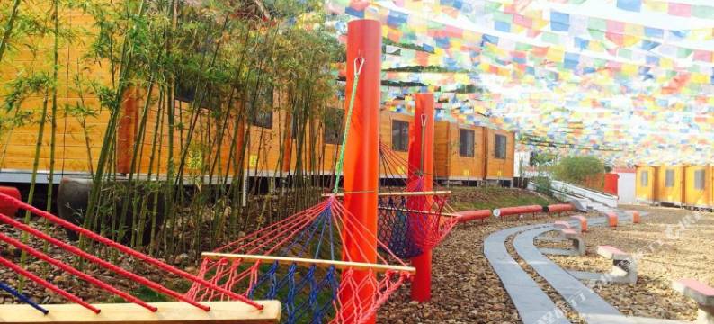 临海蜂巢网房车宿营地图片