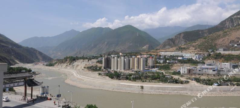 泸定康巴游客宾馆图片