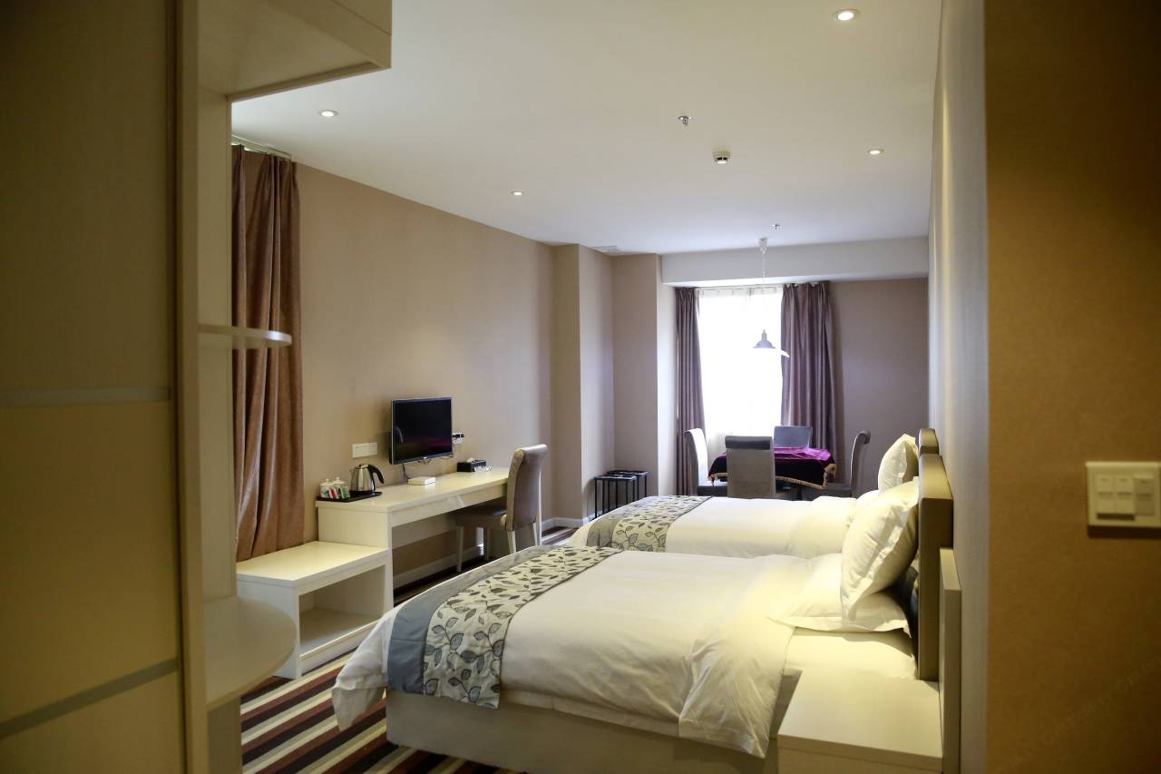 福源商务酒店(清远顺盈城市广场店)