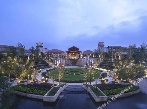 武汉光谷希尔顿酒店2晚 室内外泳池,健身中心,儿童俱乐部畅玩!