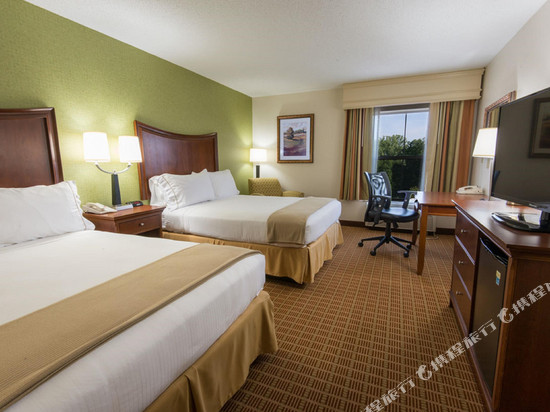 智选假日套房酒店阿什维尔的比尔特摩广场购物中心