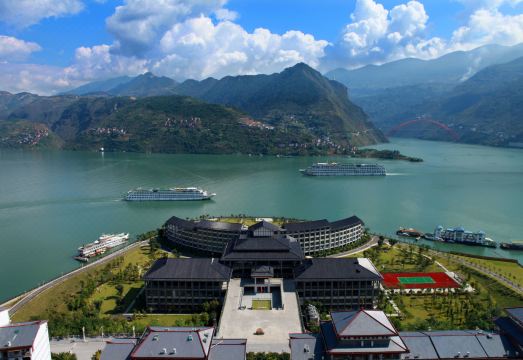 巫山江山红叶两江假日酒店外景图