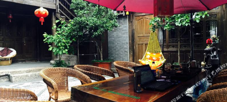 丽江花庭前客栈图片