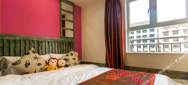 那扇门精品客栈(三亚湾步行街店)图片