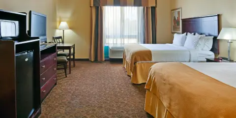 塞爾馬智選假日套房酒店