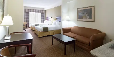 智選假日套房酒店加茲登的W -近阿塔拉