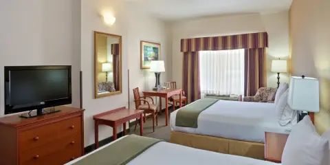 阿什蘭智選假日套房酒店