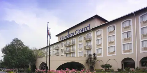 坦博國際機場庭院酒店