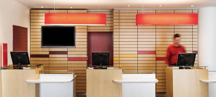 巴塞罗那圣科洛马宜必思酒店(Ibis Barcelona Santa Coloma)图片