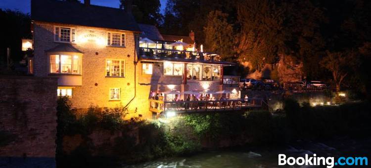 查尔顿武器酒店(The Charlton Arms)图片