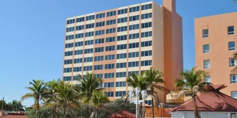 首都假日好萊塢海灘大廈酒店