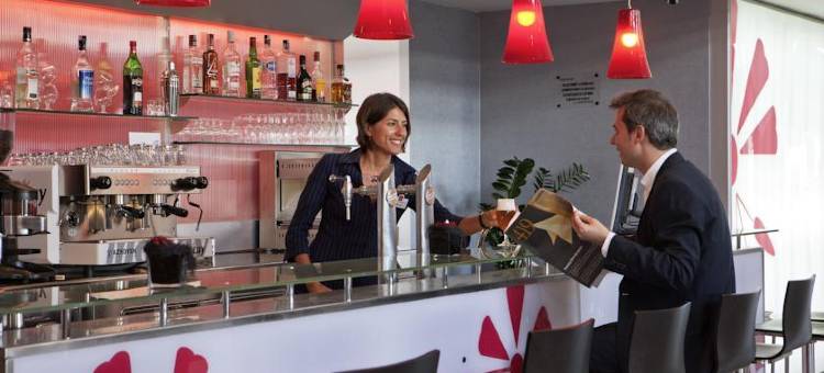 巴塞罗那圣科洛马宜必思酒店(Ibis Barcelona Santa Coloma)图片