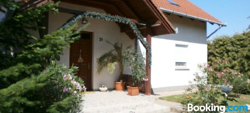 费赫尔罗萨公寓(Feher Rozsa Apartman)图片