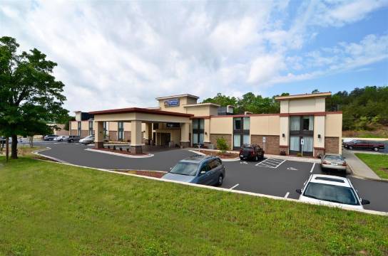 贝斯特韦斯特优质普拉斯亚德金谷套房酒店(Best Western Plus Yadkin Valley Inn Suites)