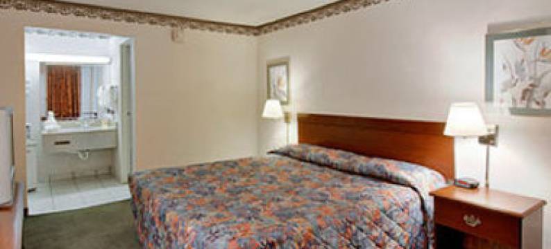 查尔斯顿机场西戴斯温德姆套房酒店(Days Inn & Suites by Wyndham Charleston Airport West)图片