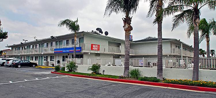 6号方塔纳汽车旅馆(Motel 6 Fontana, CA)图片