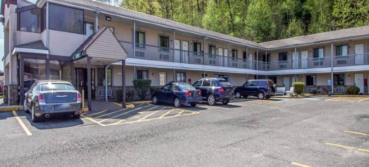 康涅狄格托灵顿美洲佳值酒店(Americas Best Value Inn Torrington, CT)图片