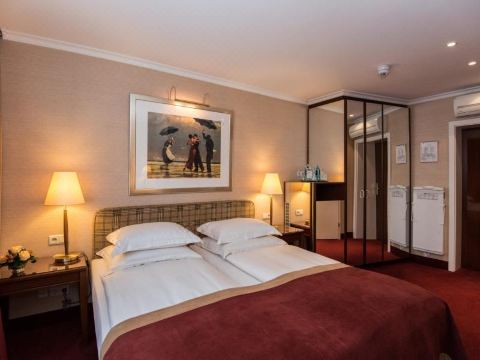 Best Western Plus Hotel St. Raphael Hotel Overview