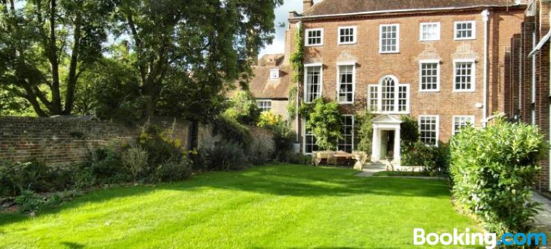 东帕兰德住宿加早餐旅馆(East Pallant Bed and Breakfast, Located in Large Georgian Townhouse in Central Chichester)图片