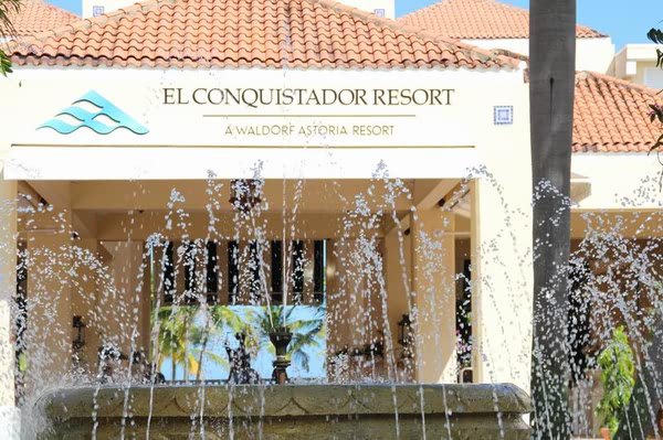 十月波多黎各的蓝天part6  LEE带我看的第二个SPECIAL的地方是这家酒店，位于FAJARD