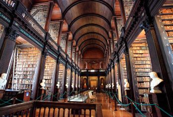 都柏林圣三一学院图书馆+爱尔兰国立美术馆+都柏林城堡一日游【私家团包车游 I 中英文司导 I 行程可沟通调整】