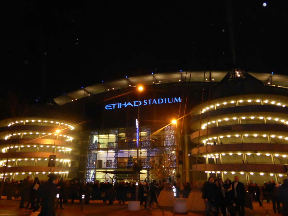 「City of Manchester Stadium nightime」的圖片搜尋結果"