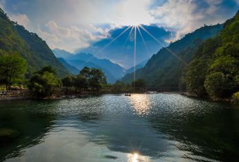 武夷山天游峰+大红袍景区+武夷宫一日游【讲解｜观光车｜接送】【感受自然与文化交融。漫步古道，领略大自然的鬼斧神工，绿树红花、飞瀑流泉构成如诗如画的美景。】