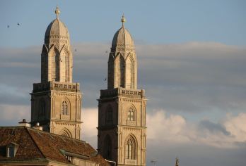 卡佩尔廊桥+天鹅广场+卢塞恩老城区+卢塞恩湖【行程调整】【私家团包车游 I 中英文司导 I 行程可沟通调整】