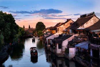 上海出发：乌镇东栅西栅+南浔古镇一日游【专业中文导游可定制】【专业中文导游随行，深入讲解古镇人文历史与水乡故事】