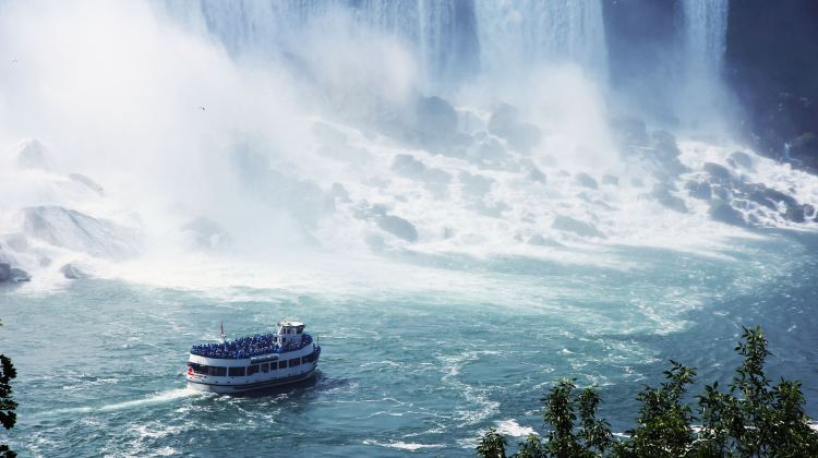 3-Day Niagara Falls & Thousand Islands Small-Group Tour from NYC·Skylon Tower & Falls-View Hotel