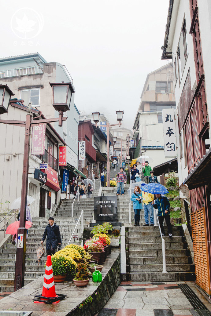 伊香保不仅仅是温泉区，还有很浓厚的文化底蕴。山峦叠嶂，山间浮云跌宕千丝万缕，分外有情调，所以自古以来