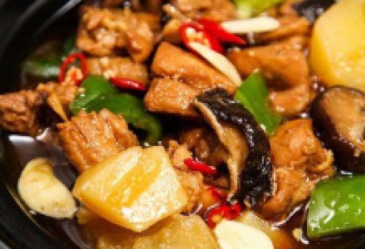 永平老字号黄焖鸡美食图片