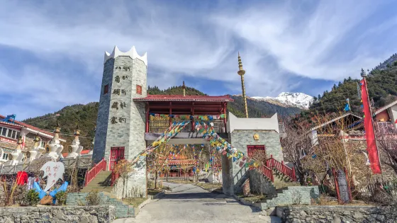 米亞羅八角碉藏寨