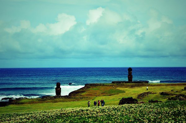 一个人的复活节岛2  小镇里西海岸的Tahai，这个是岛上唯一一个有眼睛的石像，头顶上的头饰叫Puk