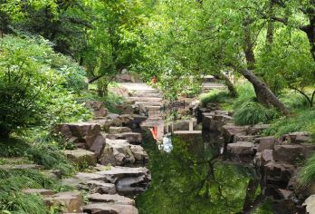 【金牌说】苏州留园讲解 2H 大咖讲师 VIP小团 苏州旅游【[金牌导游讲师团]他们博古通今，幽默睿智，善于挖掘文物背后的故事，用有趣的方式还原历史真相；】