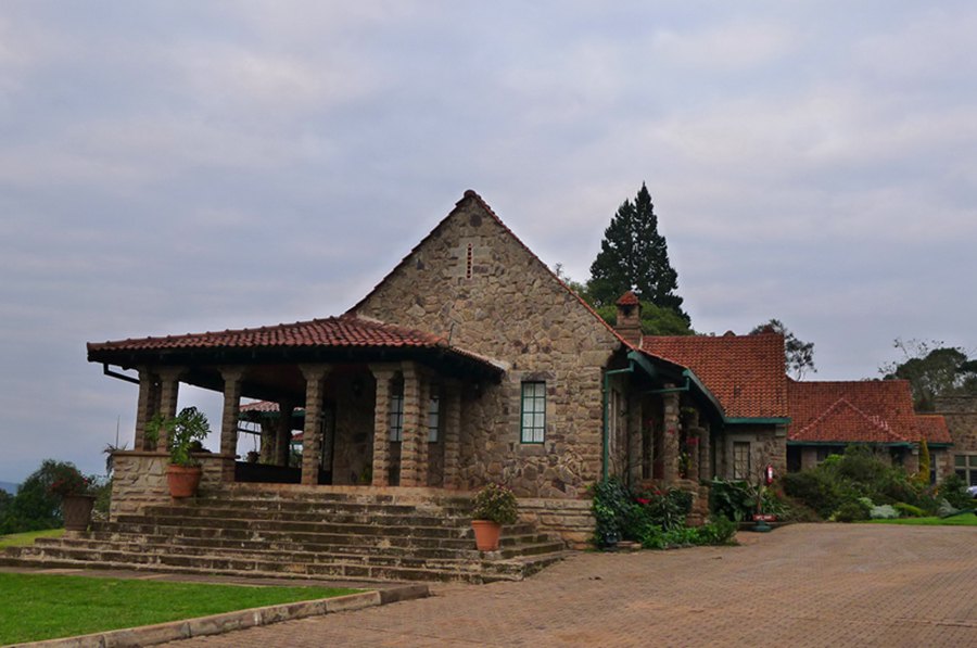 阿布戴尔国际乡村俱乐部建在山坡上，可以远观肯尼亚山，客房主要以独栋小别墅为主，这是我在肯尼亚住过的最