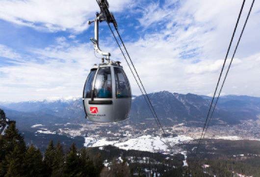 德国慕尼黑艾布湖+楚格峰之巅+帕特纳谷文包车一日游【可定制】【[阿尔卑斯蓝宝石湖水观雪山倒影。登德国之巅，眺望四国山景。]】