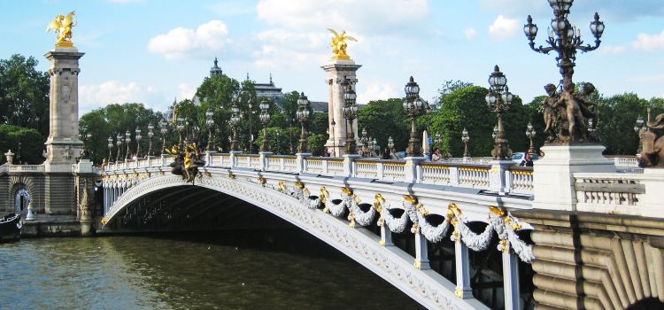 Le Pont Alexandre-III travel guidebook –must visit attractions in Paris ...