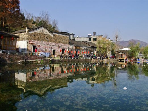 大汉皇族村景区