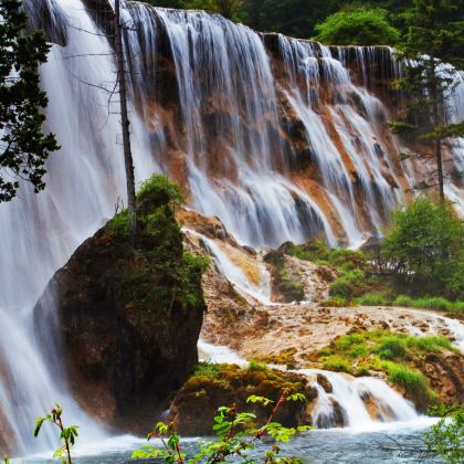 成都+九寨沟+成都大熊猫繁育研究基地+三星堆博物馆+都江堰景区+黄龙风景名胜区+乐山大佛6日5晚私家团