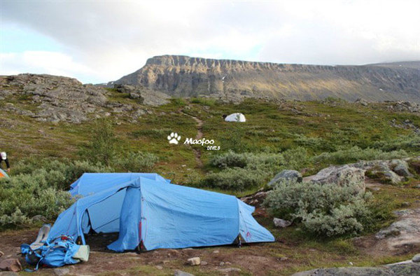 徒步至北极圈3  帐篷露宿   第二天的任务加重  22公里  由于第一天夜里本来想休息一下见证天黑