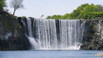 吊水楼瀑布