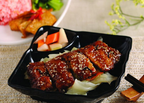 大理清真饭店餐厅图片