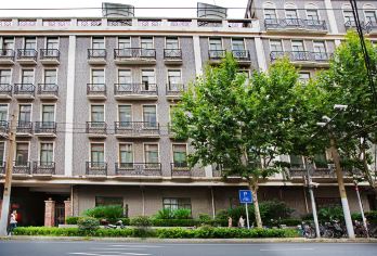 上海愚园路citywalk【重走百年愚园路+老克勒特色讲解】【[小众景点]漫步同仁医院旧址，打卡百老汇总汇，共同回忆峥嵘岁月】