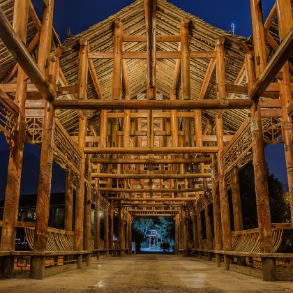 贵州贵阳+黄果树景区+荔波+梵净山+中国天眼景区+织金洞8日7晚跟团游