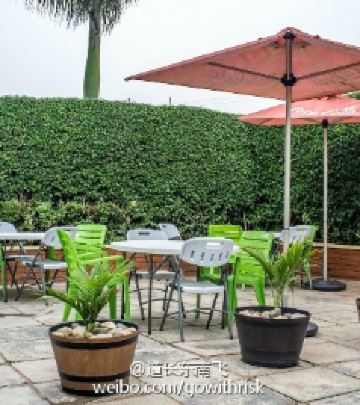 乌干达游记图文-【乌干达旅游】一个让人遗忘的餐厅——Peers餐吧
