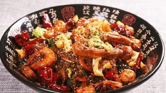 君临香锅(育英街店)