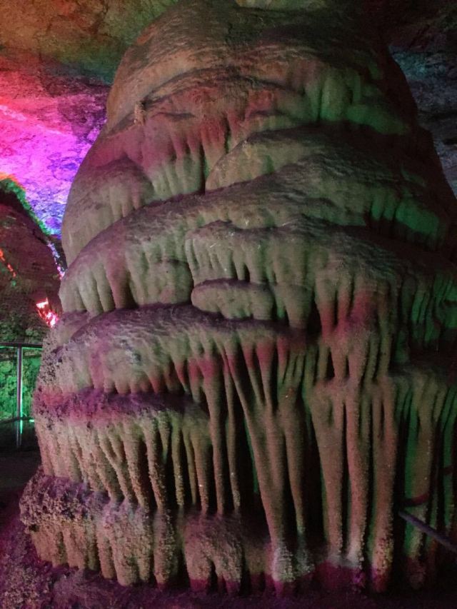 Jiutian Cave in Yiyuan County