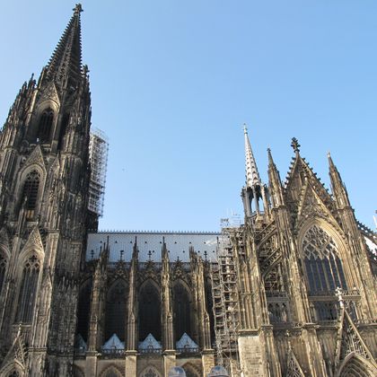 德国科隆大教堂+霍亨索伦桥+科隆香水博物馆+奥古斯都堡与猎趣园一日游